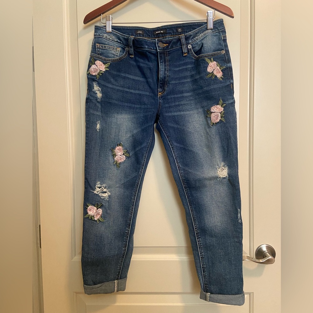 Pre-owned Miss Me Jeans with Floral Appliqué